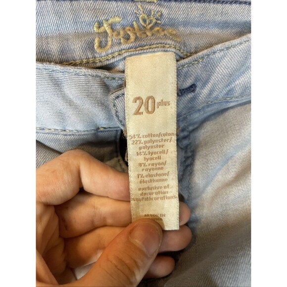 Justice JuniorPlus Size 20 Light Wash Distressed Jean Shorts Stretchy Rolled Hem - Picture 8 of 9